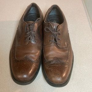 Men’s Chaps dress wingtips; size 9; 96-96722 oxfords; leather upper, preowned
